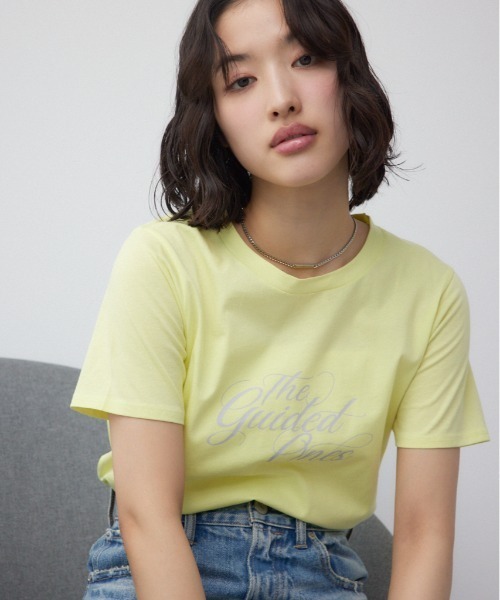 AZUL by moussy(アズールバイマウジー)の「シンプルロゴTシャツ(Tシャツ/カットソー・レディース・オフホワイト/ブラック/ライム/ベージュ・FREE)」の4枚目の写真