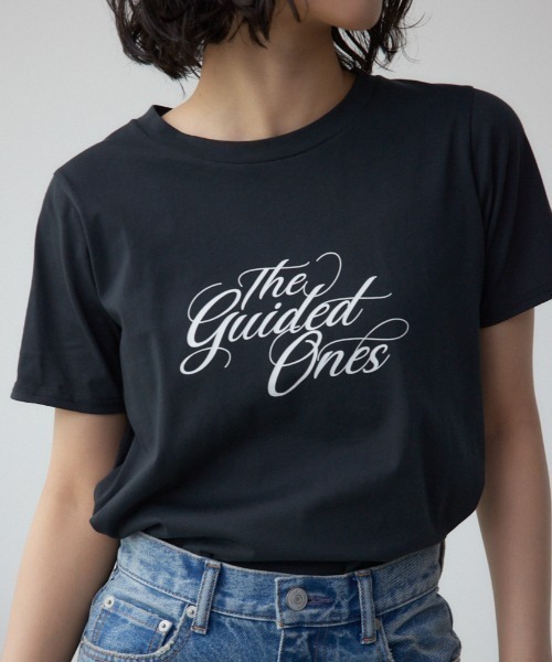 AZUL by moussy(アズールバイマウジー)の「シンプルロゴTシャツ(Tシャツ/カットソー・レディース・オフホワイト/ブラック/ライム/ベージュ・FREE)」の1枚目の写真