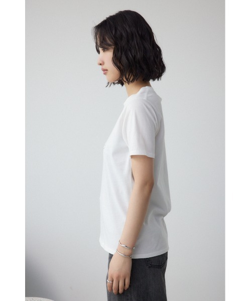 AZUL by moussy(アズールバイマウジー)の「シンプルロゴTシャツ(Tシャツ/カットソー・レディース・オフホワイト/ブラック/ライム/ベージュ・FREE)」の9枚目の写真