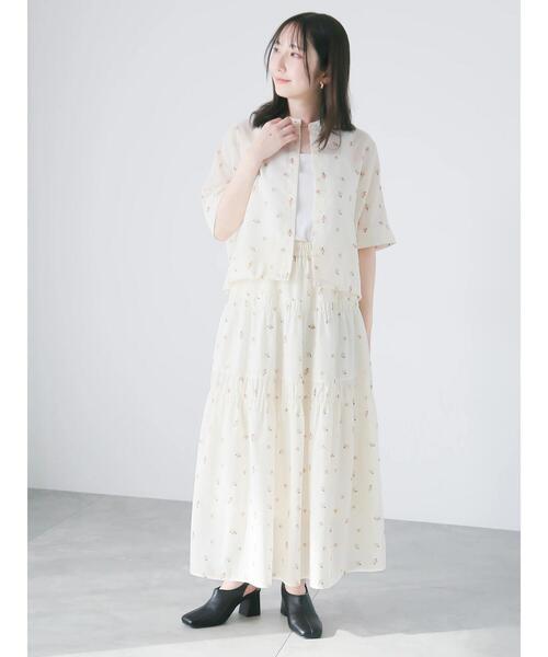 Te chichi TERRASSE(テチチテラス)の「【日比谷花壇コラボ】プリントクロップドシャツ(セットアップ可)(シャツ/ブラウス・レディース・オフホワイト/ネイビー/キャメル・F)」の4枚目の写真