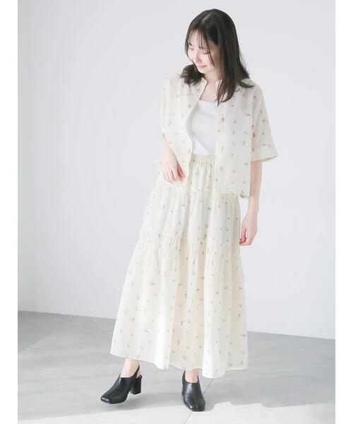 Te chichi TERRASSE(テチチテラス)の「【日比谷花壇コラボ】プリントクロップドシャツ(セットアップ可)(シャツ/ブラウス・レディース・オフホワイト/ネイビー/キャメル・F)」の5枚目の写真