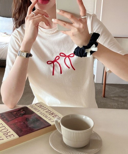 paravion（パラビオン）の「リボンプリントTシャツ（Tシャツ/カットソー・レディース・ベージュ/ホワイト/ブラック/グレー・FREE）」の5枚目の写真