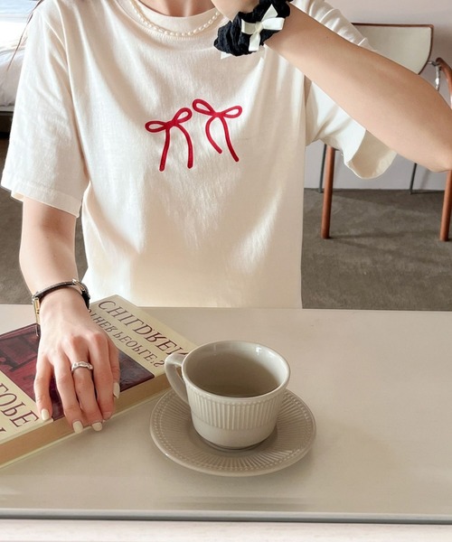 paravion（パラビオン）の「リボンプリントTシャツ（Tシャツ/カットソー・レディース・ベージュ/ホワイト/ブラック/グレー・FREE）」の6枚目の写真