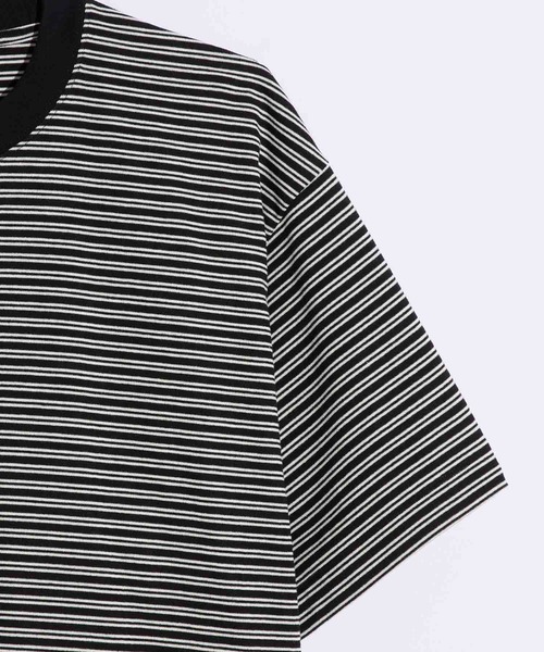 WEARSTAND（ウェアスタンド）の「【WEARSTAND/ウェアスタンド】Micro Border Stretch T-Shirt / マイクロボーダーストレッチTシャツ/レギュラーフィット（Tシャツ/カットソー・メンズ・ベージュ/ブラック/カーキ・MEDIUM/LARGE/X-LARGE）」の7枚目の写真