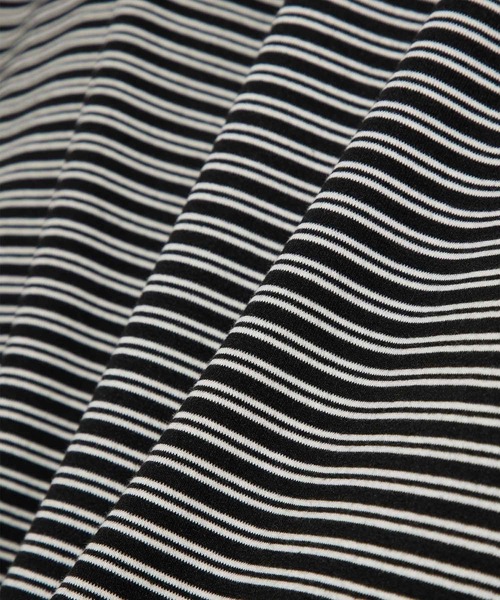 WEARSTAND（ウェアスタンド）の「【WEARSTAND/ウェアスタンド】Micro Border Stretch T-Shirt / マイクロボーダーストレッチTシャツ/レギュラーフィット（Tシャツ/カットソー・メンズ・ベージュ/ブラック/カーキ・MEDIUM/LARGE/X-LARGE）」の9枚目の写真