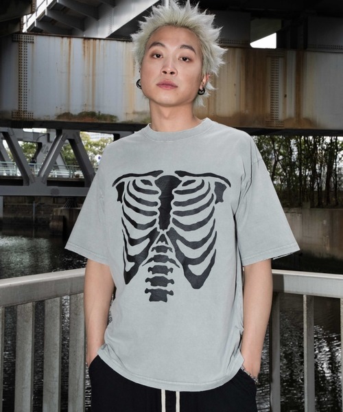 SHORT ROUND（ショートラウンド）の「SHORT ROUND/ブリーチボーングラフィックT（Tシャツ/カットソー・メンズ・グレー/スミクロ・MEDIUM/LARGE）」の16枚目の写真