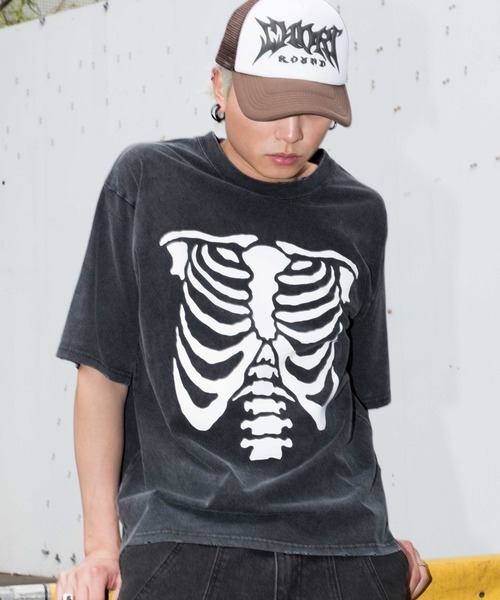 SHORT ROUND（ショートラウンド）の「SHORT ROUND/ブリーチボーングラフィックT（Tシャツ/カットソー・メンズ・グレー/スミクロ・MEDIUM/LARGE）」の12枚目の写真