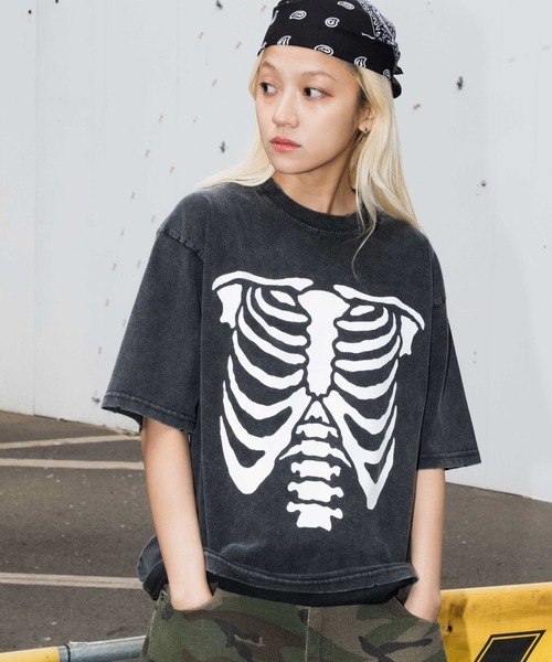 SHORT ROUND（ショートラウンド）の「SHORT ROUND/ブリーチボーングラフィックT（Tシャツ/カットソー・メンズ・グレー/スミクロ・MEDIUM/LARGE）」の13枚目の写真