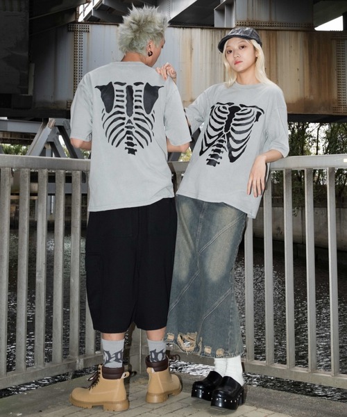 SHORT ROUND（ショートラウンド）の「SHORT ROUND/ブリーチボーングラフィックT（Tシャツ/カットソー・メンズ・グレー/スミクロ・MEDIUM/LARGE）」の11枚目の写真