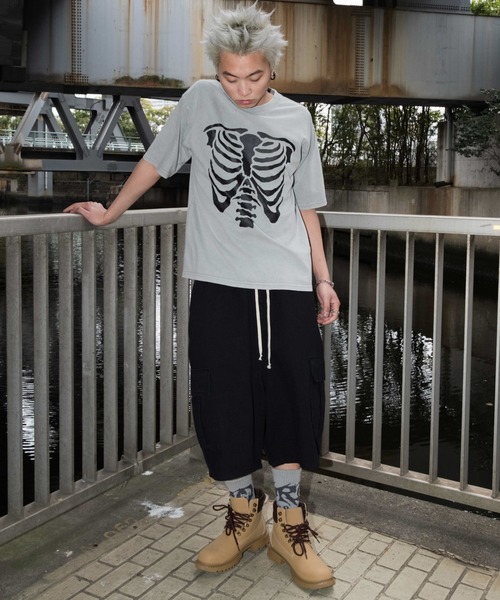 SHORT ROUND（ショートラウンド）の「SHORT ROUND/ブリーチボーングラフィックT（Tシャツ/カットソー・メンズ・グレー/スミクロ・MEDIUM/LARGE）」の18枚目の写真