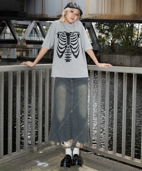 SHORT ROUND（ショートラウンド）の「SHORT ROUND/ブリーチボーングラフィックT（Tシャツ/カットソー・メンズ・グレー/スミクロ・MEDIUM/LARGE）」の19枚目の写真