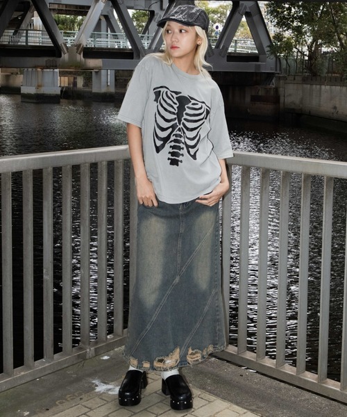 SHORT ROUND（ショートラウンド）の「SHORT ROUND/ブリーチボーングラフィックT（Tシャツ/カットソー・メンズ・グレー/スミクロ・MEDIUM/LARGE）」の6枚目の写真