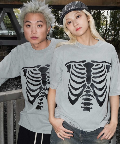 SHORT ROUND（ショートラウンド）の「SHORT ROUND/ブリーチボーングラフィックT（Tシャツ/カットソー・メンズ・グレー/スミクロ・MEDIUM/LARGE）」の7枚目の写真