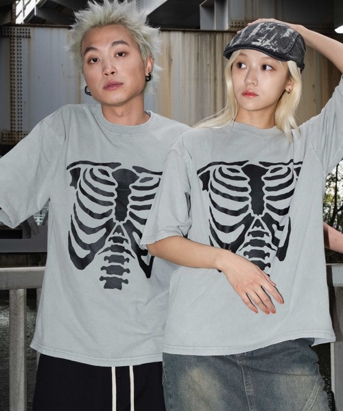 SHORT ROUND（ショートラウンド）の「SHORT ROUND/ブリーチボーングラフィックT（Tシャツ/カットソー・メンズ・グレー/スミクロ・MEDIUM/LARGE）」の8枚目の写真