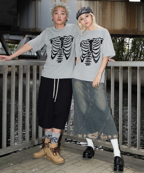 SHORT ROUND（ショートラウンド）の「SHORT ROUND/ブリーチボーングラフィックT（Tシャツ/カットソー・メンズ・グレー/スミクロ・MEDIUM/LARGE）」の10枚目の写真