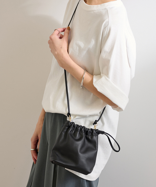 FRAMeWORK（フレームワーク）の「AULENTTI/オウレンティ miniキンチャクSHOULDER（ショルダーバッグ・レディース・ブラック/ボルドー/ゴールド/シルバー・FREE）」の14枚目の写真