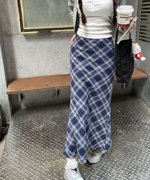 urge：（アージコロン ）の「【URGE：】チェック柄 プリント ロング スカート（スカート・レディース・ネイビー・X-LARGE/LARGE/MEDIUM/SMALL）」の3枚目の写真
