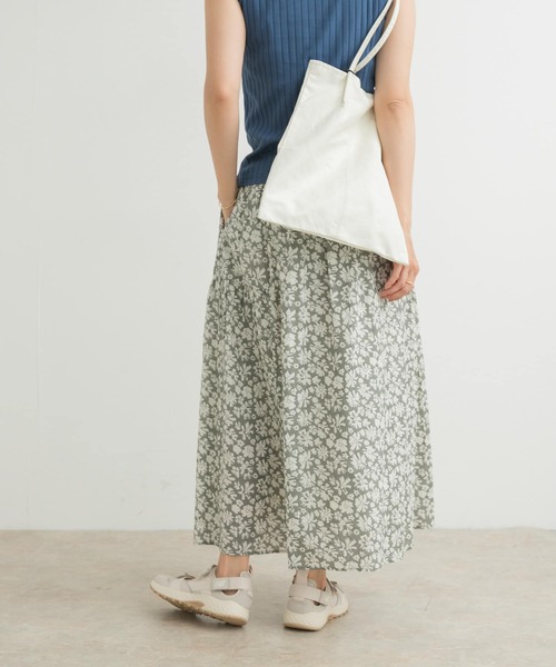 URBAN RESEARCH DOORS（アーバンリサーチドアーズ）の「コットンフラワーギャザースカート（スカート・レディース・グレー系その他/ネイビー・MEDIUM）」の5枚目の写真