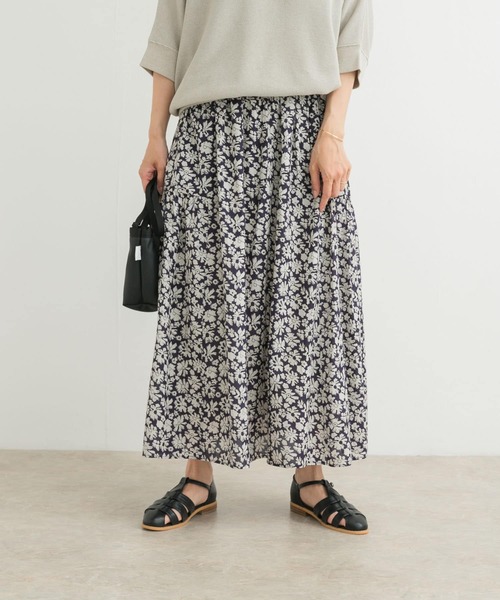 URBAN RESEARCH DOORS（アーバンリサーチドアーズ）の「コットンフラワーギャザースカート（スカート・レディース・グレー系その他/ネイビー・MEDIUM）」の13枚目の写真