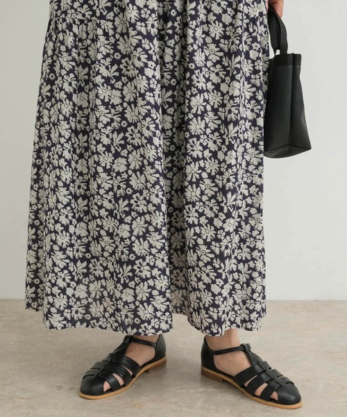 URBAN RESEARCH DOORS（アーバンリサーチドアーズ）の「コットンフラワーギャザースカート（スカート・レディース・グレー系その他/ネイビー・MEDIUM）」の17枚目の写真