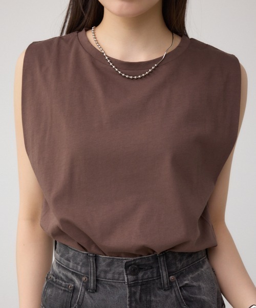 AZUL by moussy（アズールバイマウジー）の「C/Tベーシッククルーネックタンク（タンクトップ・レディース・ブラウン/アイボリー/ブラック/ライトピンク・FREE）」の4枚目の写真