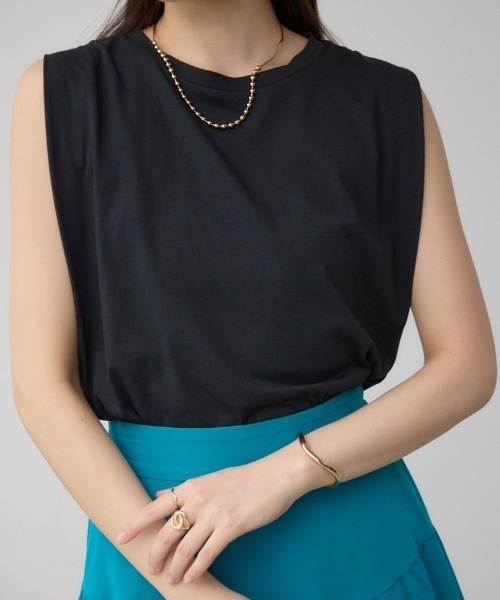 AZUL by moussy（アズールバイマウジー）の「C/Tベーシッククルーネックタンク（タンクトップ・レディース・ブラウン/アイボリー/ブラック/ライトピンク・FREE）」の3枚目の写真