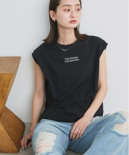ad thie(アドティエ)の「ロゴ刺繍 フレンチスリーブ Tシャツ(Tシャツ/カットソー・レディース・オフホワイト/チャコール/ブラック・FREE)」の3枚目の写真