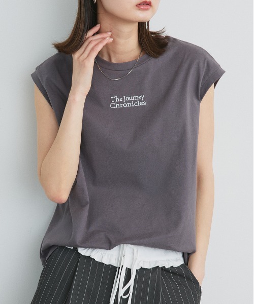 ad thie(アドティエ)の「ロゴ刺繍 フレンチスリーブ Tシャツ(Tシャツ/カットソー・レディース・オフホワイト/チャコール/ブラック・FREE)」の18枚目の写真