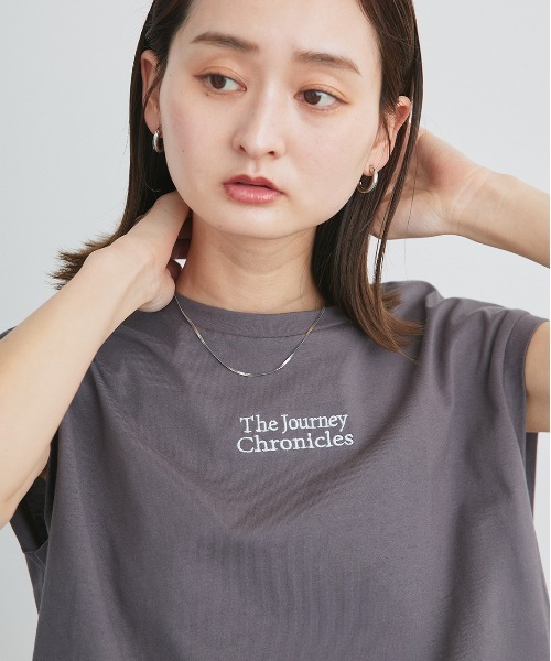 ad thie(アドティエ)の「ロゴ刺繍 フレンチスリーブ Tシャツ(Tシャツ/カットソー・レディース・オフホワイト/チャコール/ブラック・FREE)」の17枚目の写真