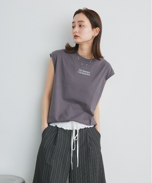 ad thie(アドティエ)の「ロゴ刺繍 フレンチスリーブ Tシャツ(Tシャツ/カットソー・レディース・オフホワイト/チャコール/ブラック・FREE)」の16枚目の写真