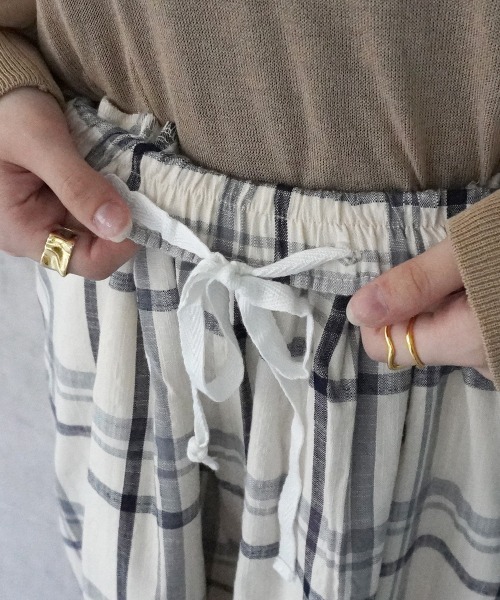 SELECT LEVERY(セレクトリベリー)の「ウエストゴム チェック柄フレアワイドパンツ(その他パンツ・レディース・ブラック系その他/ホワイト系その他・X-LARGE/SMALL/MEDIUM/LARGE)」の3枚目の写真