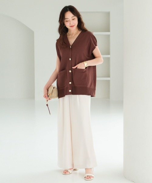 Elura（エルーラ）の「ハリ感ボタンベスト/572670（ベスト・レディース・グリーン系その他4/ブラック/グレイッシュベージュ/ブラウン/オレンジ・FREE）」の6枚目の写真