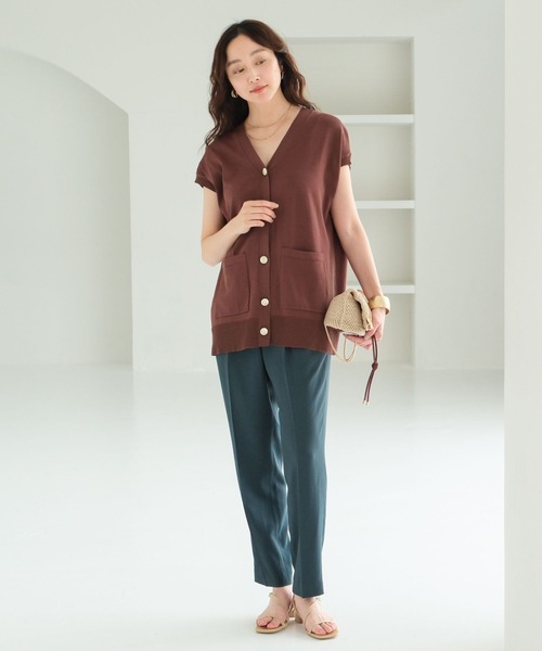 Elura（エルーラ）の「ハリ感ボタンベスト/572670（ベスト・レディース・グリーン系その他4/ブラック/グレイッシュベージュ/ブラウン/オレンジ・FREE）」の10枚目の写真