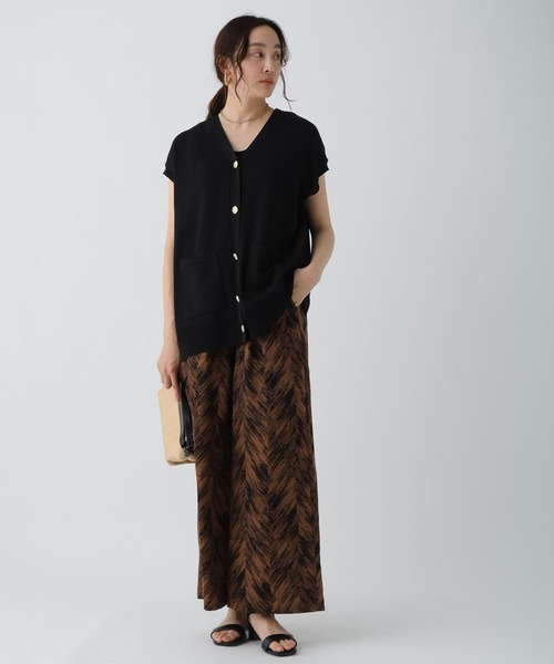 Elura（エルーラ）の「ハリ感ボタンベスト/572670（ベスト・レディース・グリーン系その他4/ブラック/グレイッシュベージュ/ブラウン/オレンジ・FREE）」の16枚目の写真