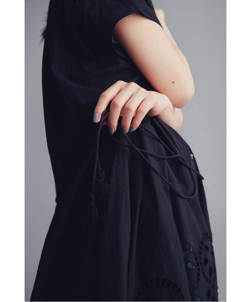 MEDE19F（メデジュウキュウ）の「ＭＥＤＥ１９Ｆ　【ＭＡＤＥ　ＩＮ　ＩＮＤＩＡ　ＣＯＬＬＥＣＴＩＯＮ】シフリー刺しゅうワンピース（ワンピース・レディース・オフホワイト/スミクロ・2/1/3）」の18枚目の写真