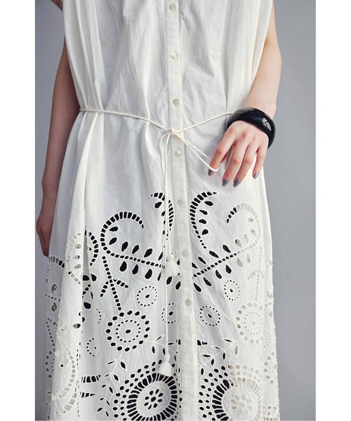 MEDE19F（メデジュウキュウ）の「ＭＥＤＥ１９Ｆ　【ＭＡＤＥ　ＩＮ　ＩＮＤＩＡ　ＣＯＬＬＥＣＴＩＯＮ】シフリー刺しゅうワンピース（ワンピース・レディース・オフホワイト/スミクロ・2/1/3）」の17枚目の写真