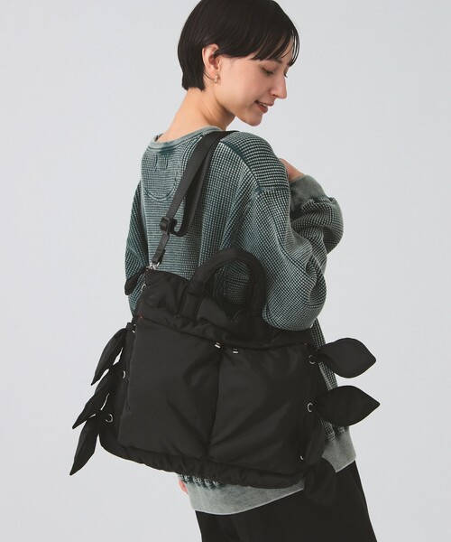 Casselini（キャセリーニ）の「【別注】Casselini / リボン ヘルメット バッグ（トートバッグ・レディース・ブラック/ボルドー・ONE SIZE）」の2枚目の写真