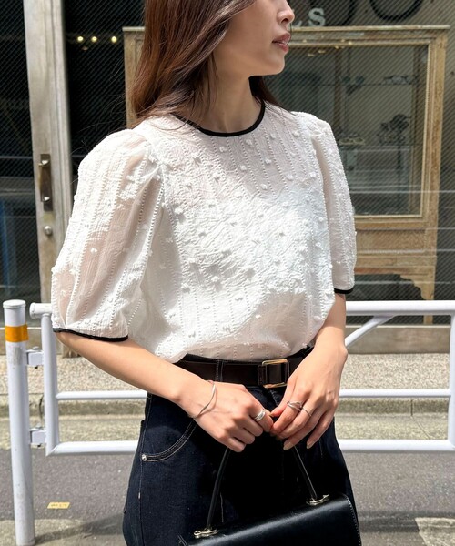 fredy emue（フレディエミュ）の「シアージャガードパイピング半袖ブラウス（シャツ/ブラウス・レディース・イエロー/オフホワイト/ブラック・38）」の2枚目の写真