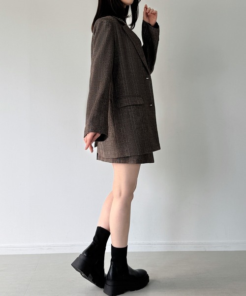 JUNOAH（ジュノア）の「グレンチェックオーバーサイズジャケット＋フレアミニスカート(インパン付き)set（セットアップ・レディース・ブラウン/グレー・SMALL/MEDIUM/LARGE）」の5枚目の写真