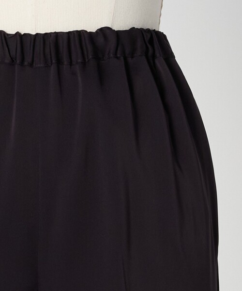 LOEFF(ロエフ) クロップドテーパードパンツ 黒 LOEFF（ロエフ）の「＜LOEFF＞トロピカル ペンシル クロップド