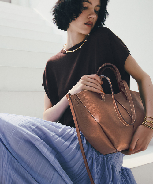 La TOTALITE(ラトータリテ)の「ANDREA CARDONE/アンドレア カルドネ マルチWAY レザートートバッグ(トートバッグ・レディース・キャメル/ブラック・FREE)」の8枚目の写真