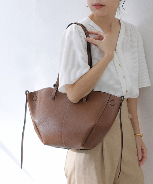 La TOTALITE(ラトータリテ)の「ANDREA CARDONE/アンドレア カルドネ マルチWAY レザートートバッグ(トートバッグ・レディース・キャメル/ブラック・FREE)」の12枚目の写真