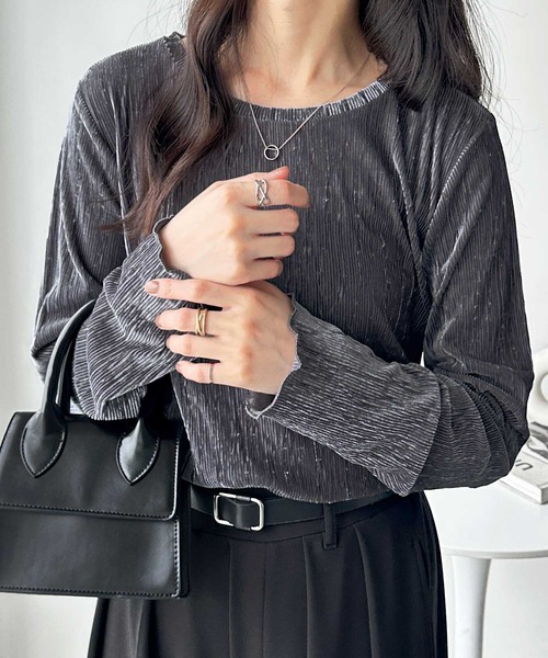 GeeRA(ジーラ)の「ベロアプリーツカットソー(Tシャツ/カットソー・レディース・チャコールグレー/アイボリー/ブラック・MEDIUM/LARGE/X-LARGE)」の1枚目の写真