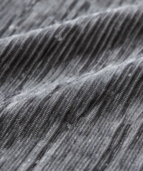 GeeRA(ジーラ)の「ベロアプリーツカットソー(Tシャツ/カットソー・レディース・チャコールグレー/アイボリー/ブラック・MEDIUM/LARGE/X-LARGE)」の4枚目の写真