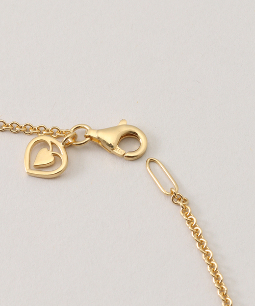 IENA（イエナ）の「JOSEPHINE STUDIO/ジョセフィン・ストゥディオ LETER CHARM SMALL N ネックレス（ネックレス・レディース・ゴールド・FREE）」の4枚目の写真