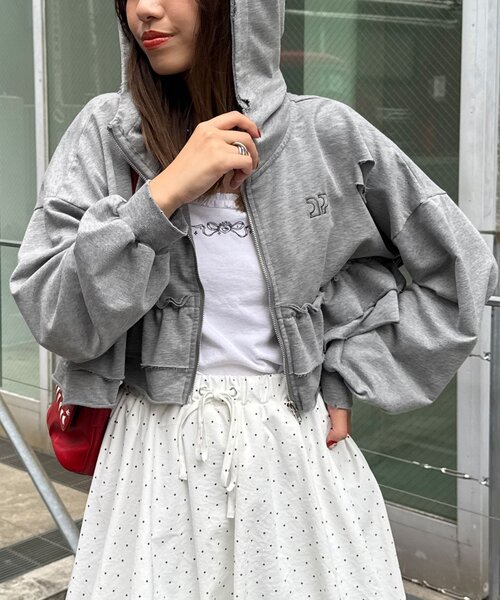 CIAOPANIC（チャオパニック）の「CPロゴフリルティアードダメージパーカー（パーカー・レディース・ブルー/イエロー/グレー・ONE SIZE）」の5枚目の写真