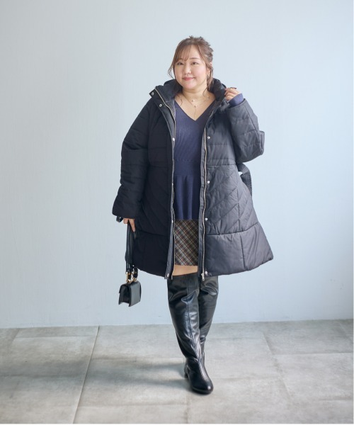 SMILE LAND（スマイルランド）の「＜大きいサイズ＞【らめちゃんコラボ】フェイクファーフード付中綿コート JERRY SELECT（ダウンジャケット/コート・レディース・ブラック/ホワイト・3L/L/LL/4L/5L）」の3枚目の写真