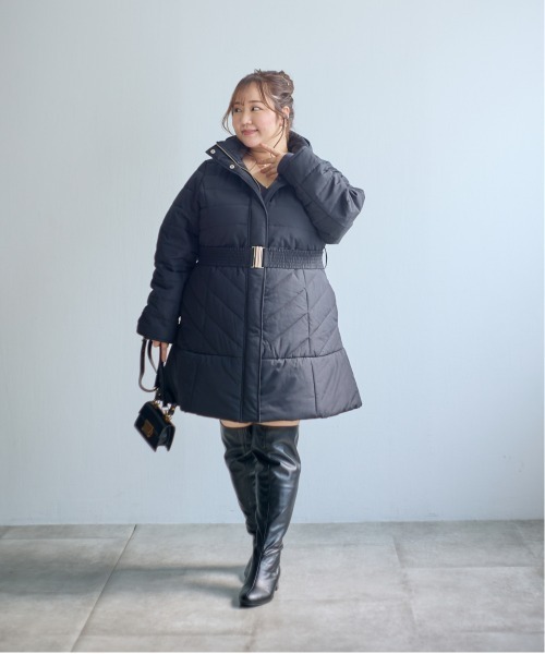 SMILE LAND（スマイルランド）の「＜大きいサイズ＞【らめちゃんコラボ】フェイクファーフード付中綿コート JERRY SELECT（ダウンジャケット/コート・レディース・ブラック/ホワイト・3L/L/LL/4L/5L）」の4枚目の写真