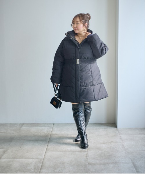 SMILE LAND（スマイルランド）の「＜大きいサイズ＞【らめちゃんコラボ】フェイクファーフード付中綿コート JERRY SELECT（ダウンジャケット/コート・レディース・ブラック/ホワイト・3L/L/LL/4L/5L）」の5枚目の写真