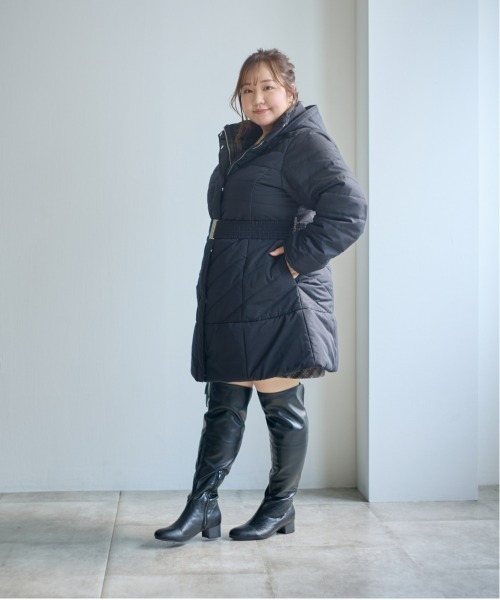 SMILE LAND（スマイルランド）の「＜大きいサイズ＞【らめちゃんコラボ】フェイクファーフード付中綿コート JERRY SELECT（ダウンジャケット/コート・レディース・ブラック/ホワイト・3L/L/LL/4L/5L）」の6枚目の写真